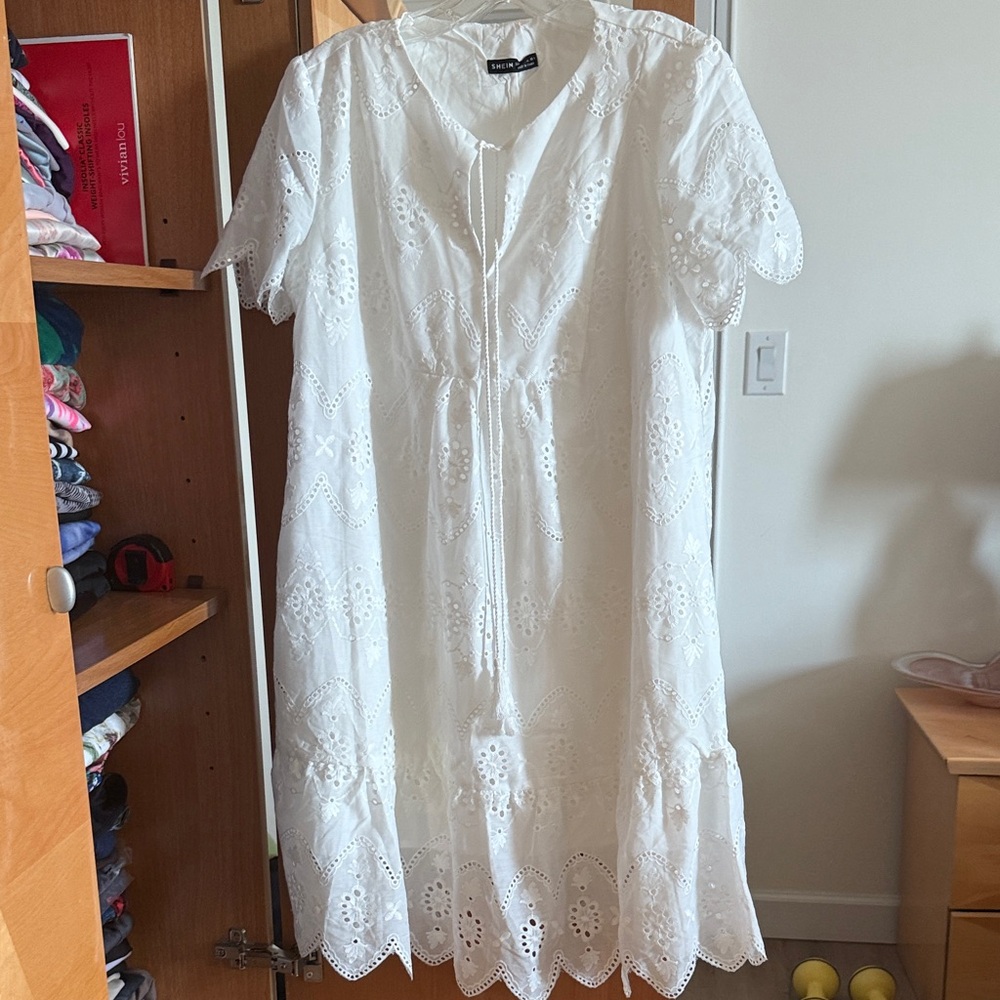 White eyelet dress straight cut sz M-L